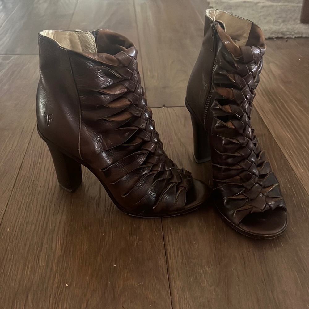 FRYE sexy open toe booties